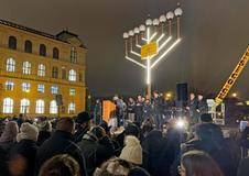 Chanuka: světlo radosti v moři slz
