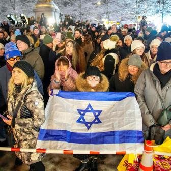 Chanuka: světlo radosti v moři slz
