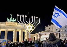 Chanuka: světlo radosti v moři slz