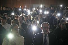 Chanuka: světlo radosti v moři slz