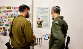 Chanuka: světlo radosti v moři slz