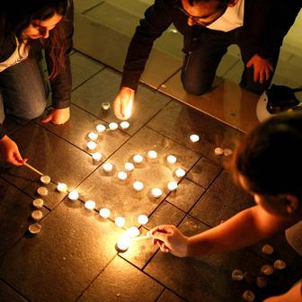 Chanuka: světlo radosti v moři slz