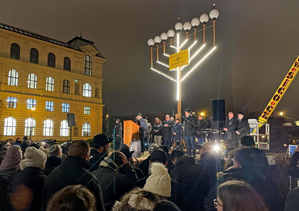 Chanuka: světlo radosti v moři slz