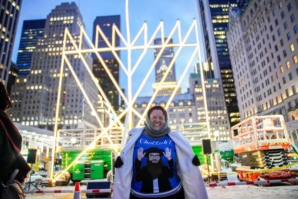 Chanuka: světlo radosti v moři slz