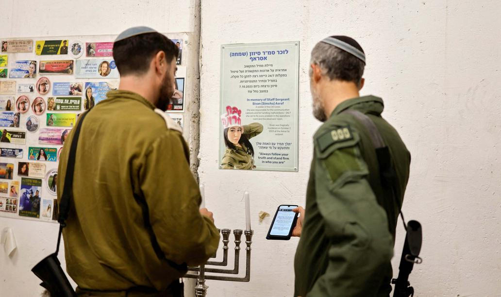 Chanuka: světlo radosti v moři slz