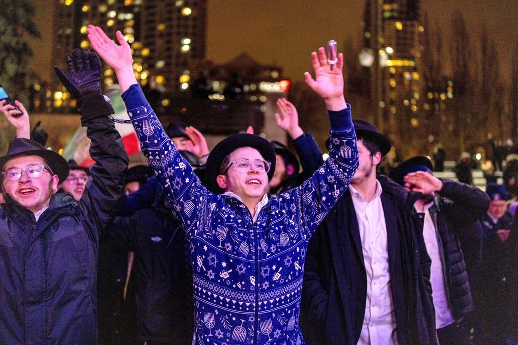 Chanuka: světlo radosti v moři slz