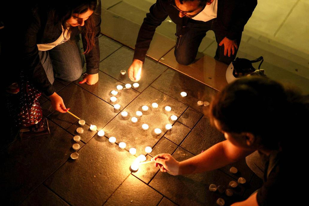 Chanuka: světlo radosti v moři slz