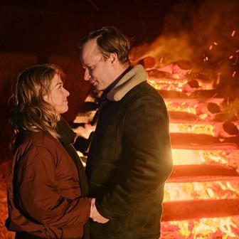 Pavla Gajdošíková a Kryštof Hádek jako pár, který stojí před složitým životním rozhodnutím. 