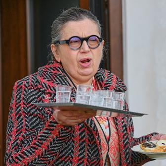 Zuzana Kronerová, představitelka Markovy hluboce věřící matky ve filmu Tanec s medvědem.