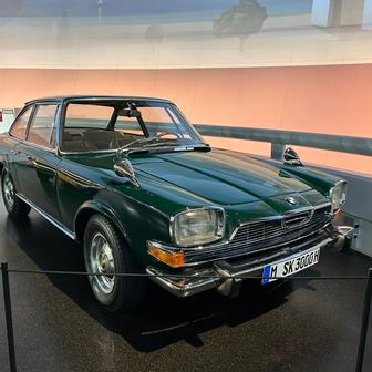 Luxusní kupé s V8 pod kapotou od automobilky Glas. I pro jeho italský design se mu vžilo označení Glaserati, navrhl jej Ital Pietro Frua. Když BMW koupilo automobilku Glas i s jejím výrobním závodem, chvíli modely prodávalo pod označením BMW-Glas. Poté ale značka zanikla.