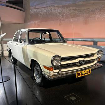 BMW 1800 SA, které se vyrábělo v jihoafrické továrně v Rosslynu. Odsud ostatně označení SA. Do afriky se dovážely pouze motory a převodovky. Design navrhl Pietro Fua pro Glas.