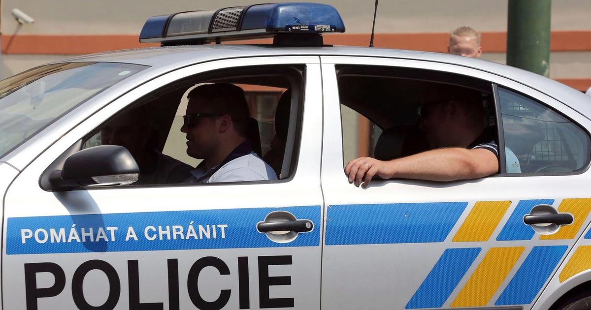 Policisté hledají řidiče Uberu, který podvodně vylákal z muže 300 tisíc