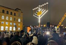 Chanuka: světlo radosti v moři slz