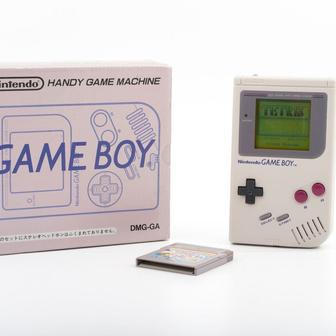 A kluci pařili Game Boy.