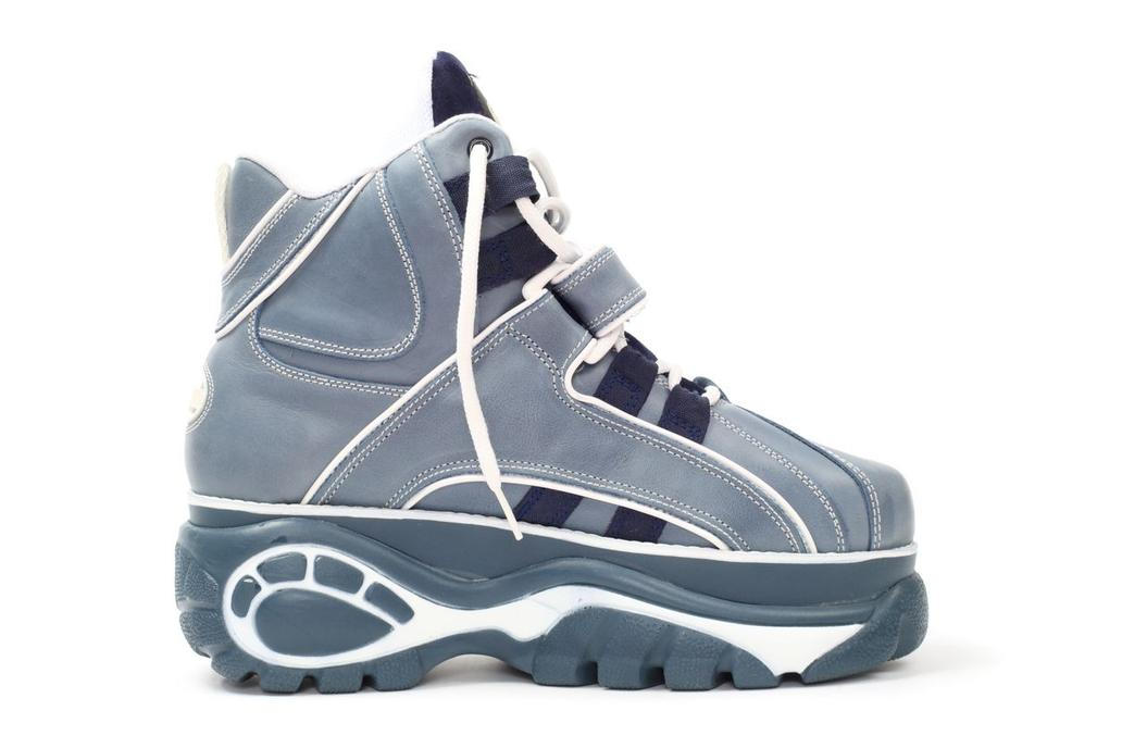 Nosily se boty s vysokými platformami (tady nás nostalgie nechytá).