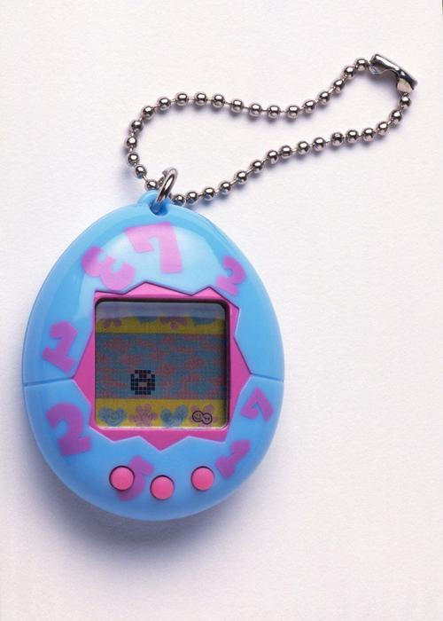Pamatujete, když jsme všichni přijali do rodiny nového člena jménem Tamagotchi a starali se o něj pomalu líp než sami o sebe?
