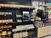 Nechybí tu samozřejmě automat na kávu.