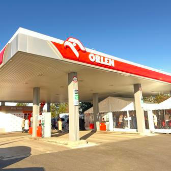 Výtoč na bezobslužných pumpách je vždy vyšší, motoristy láká nižší cena. V polovině prosince se tu palivo prodávalo o 3, resp. 4 Kč levněji než na pumpě Shell, která je o 17 km blíž Praze.