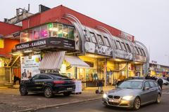 Jerry se do Česka přistěhoval jako kluk v devadesátých letech. Rodina se usadila v Praze a v Sapě si otevřela stánek s textilem.