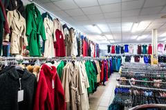 Kromě chuti útočí Sapa i na čich. Vůně koriandru se postupně mění v lehký zápach plastu, když procházíme úzkými uličkami haly s textilem.