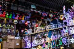 Nabídka se pak plynule přesouvá ke kosmetice a dalším produktům z celého světa.