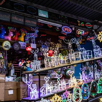 Nabídka se pak plynule přesouvá ke kosmetice a dalším produktům z celého světa.