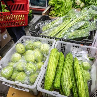 Zastavujeme se u největšího obchodu s asijskými potravinami.