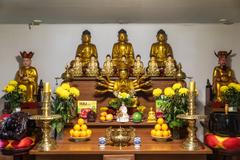 Chrám ale není jediným důkazem běžného života v Sapě. V areálu tržnice fungují také troje jesle, škola, dva společenské sály a vlastní hasičský sbor.