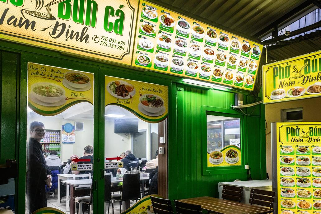 Jerry tu strávil velkou část dětství a dospívání. A jak sám říká, „má Sapu proježděnou na kole křížem krážem“.