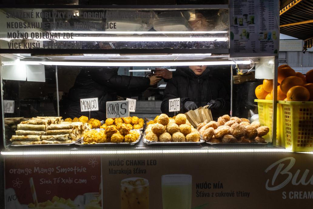 Dnešní prohlídka má trvat dvě a půl hodiny a pořádá ji společnost Vuong.