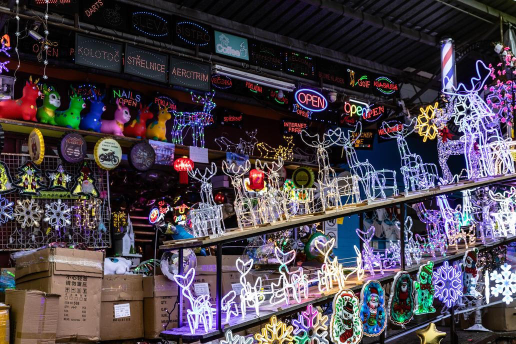 Nabídka se pak plynule přesouvá ke kosmetice a dalším produktům z celého světa.