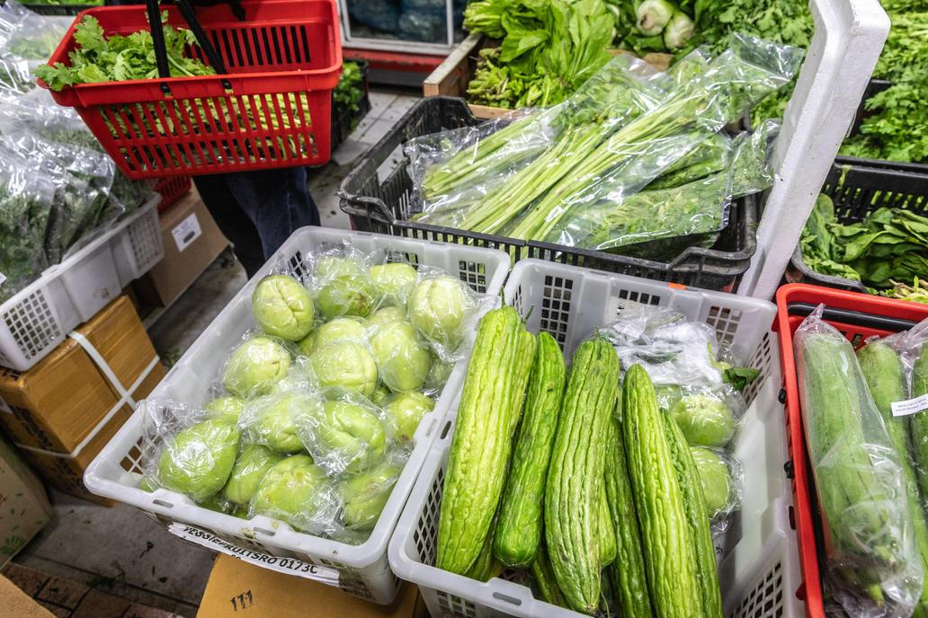 Zastavujeme se u největšího obchodu s asijskými potravinami.