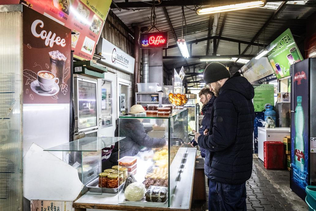 Den zakončujeme dezertem a tradiční vietnamskou překapávanou kávou s kondenzovaným mlékem.