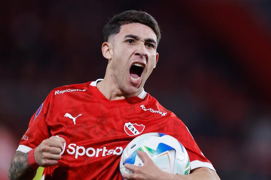 Tohle je oficiálně gól roku. Argentinec nadchl úžasným kopem