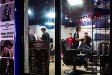  Obchodní centrum Sapa, lidově Malá Hanoj, Pražská Hanoj či Malý Saigon je vietnamské velkoobchodní centrum a tržnice působící od přelomu let 1999 a 2000 v areálu bývalého písnického masokombinátu a drůbežárny v Praze.