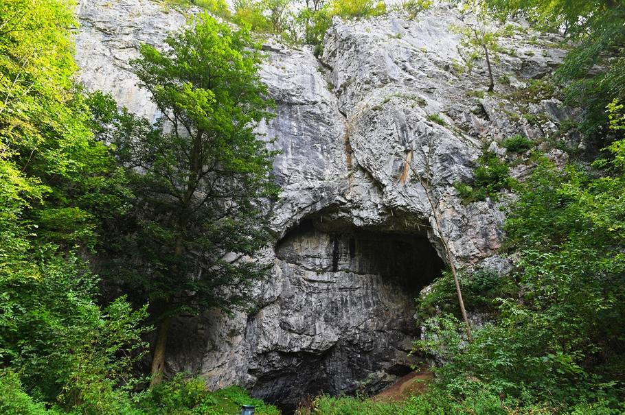 jeskyně Býčí skála
