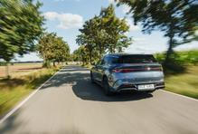 Nabízí se se dvěma velikostmi baterie a dvěma různými výkony pohonného ústrojí.