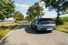 Nabízí se se dvěma velikostmi baterie a dvěma různými výkony pohonného ústrojí.