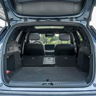 Po sklopení sedadel je k dispozici 1535 litrů.