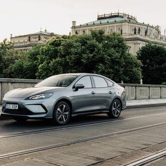 Sedan BYD Seal 5 DM-i je s cenou od 739 tisíc korun nejlevnějším plug-in hybridem na českém trhu.