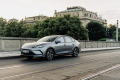 Sedan BYD Seal 5 DM-i je s cenou od 739 tisíc korun nejlevnějším plug-in hybridem na českém trhu.