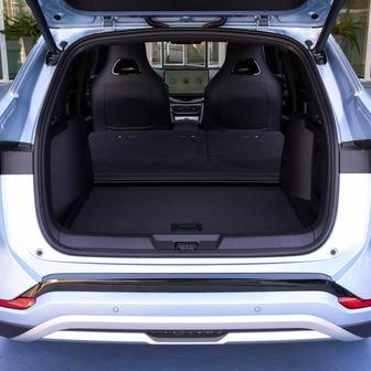 Po sklopení sedadel vznikne prostor o objemu až 1465 litrů.