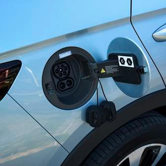 SUV Seal U, podobně jako třeba kombi Seal 6 Touring, nabízí nabíjení baterie stejnosměrným proudem. Mezi plug-in hybridy nejde o úplně běžný prvek.