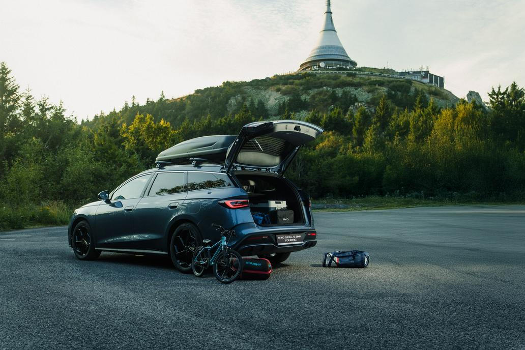 Nechybí kombi Seal 6 Touring DM-i s elektrickým dojezdem až 100 km a celkovým dojezdem 1350 km.