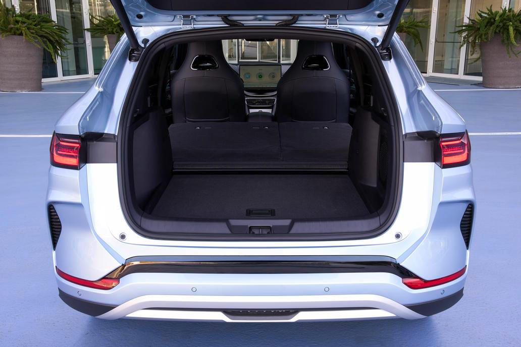 Po sklopení sedadel vznikne prostor o objemu až 1465 litrů.