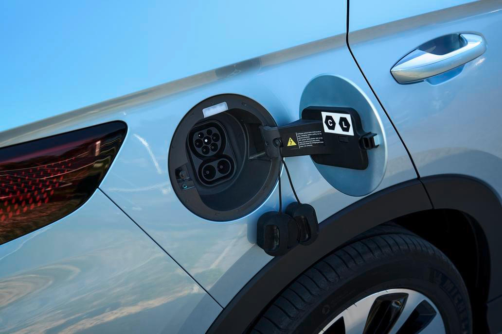 SUV Seal U, podobně jako třeba kombi Seal 6 Touring, nabízí nabíjení baterie stejnosměrným proudem. Mezi plug-in hybridy nejde o úplně běžný prvek.