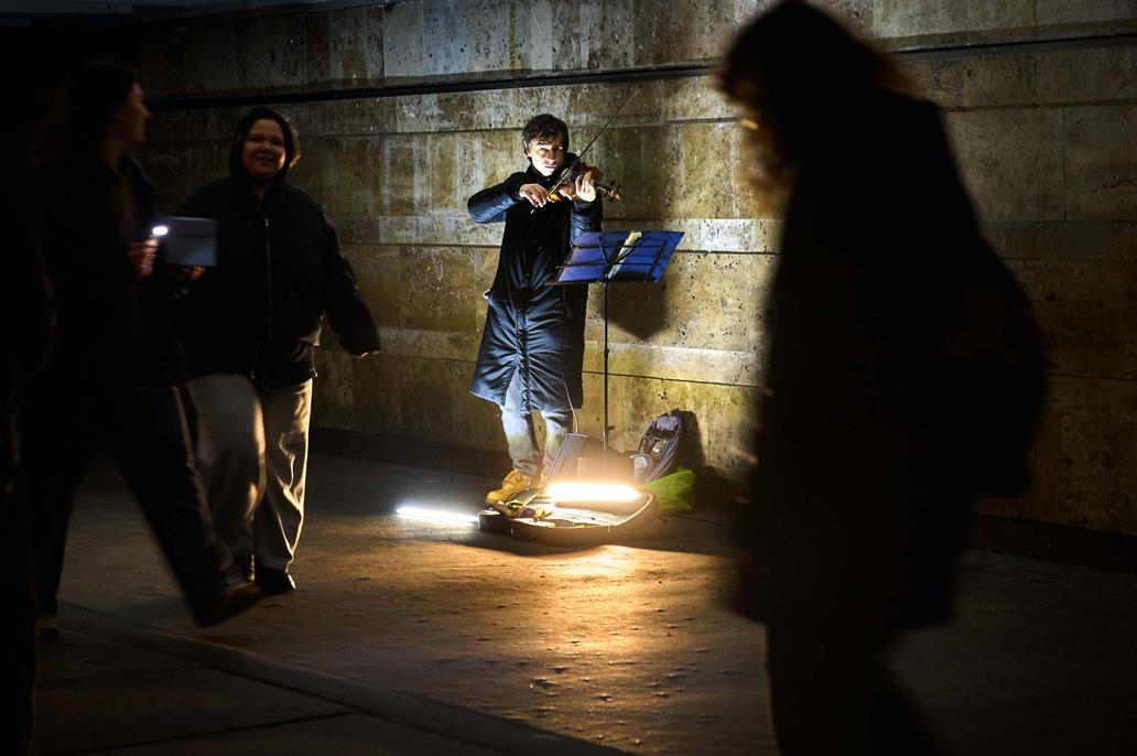 Temnota jako každodenní realita. Kyjev žije na příděl světla