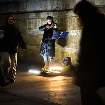 Temnota jako každodenní realita. Kyjev žije na příděl světla