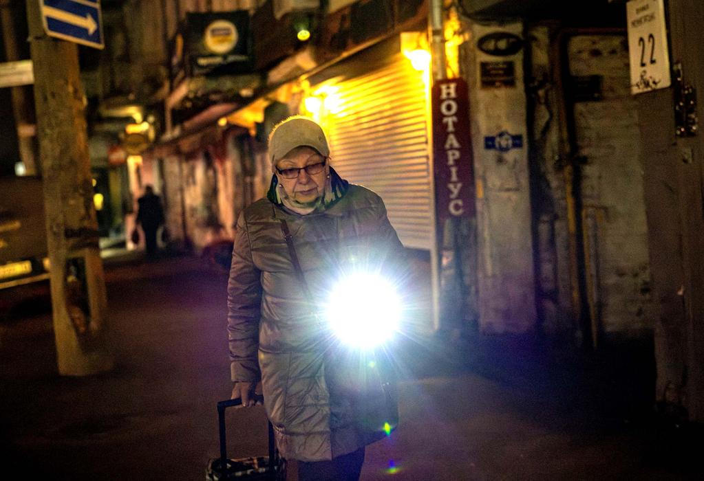Temnota jako každodenní realita. Kyjev žije na příděl světla