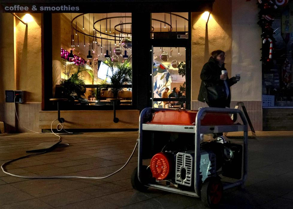 Temnota jako každodenní realita. Kyjev žije na příděl světla